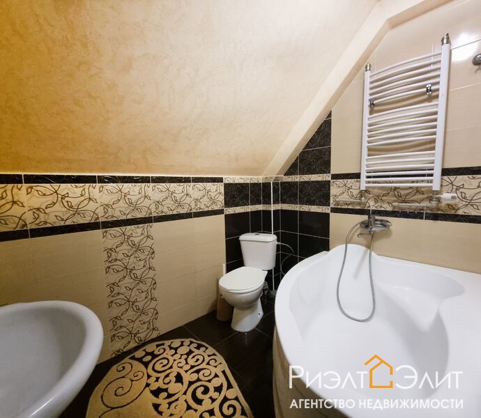 Современный дом в черте города