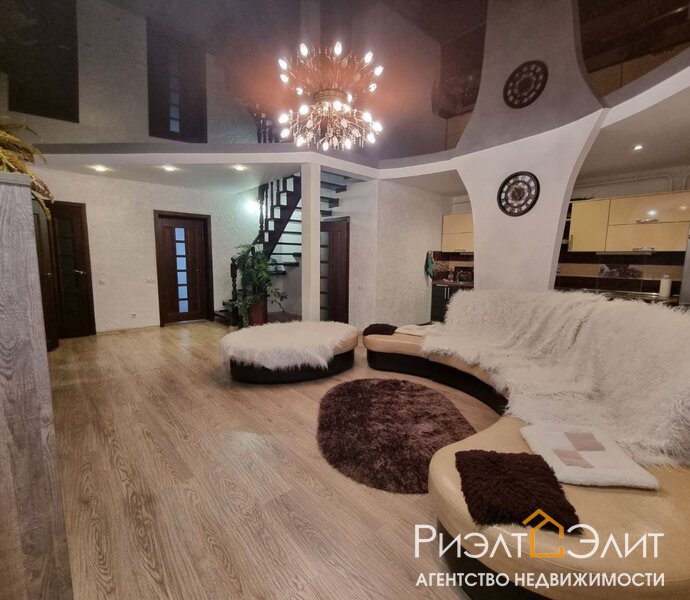 Современный дом в черте города