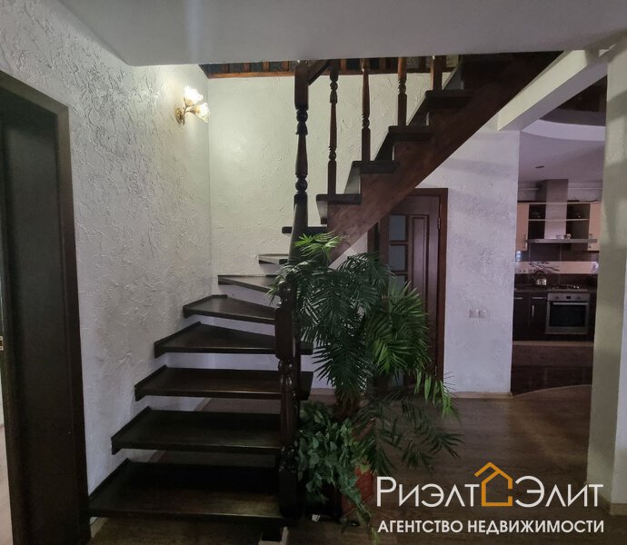 Современный дом в черте города