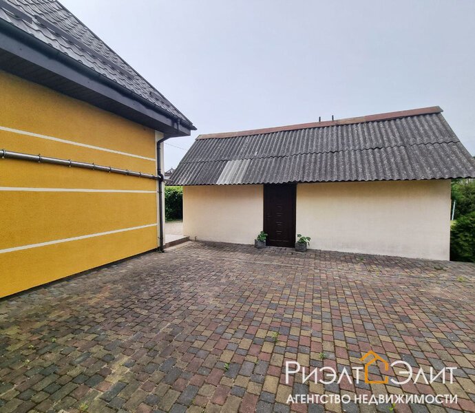 Современный дом в черте города