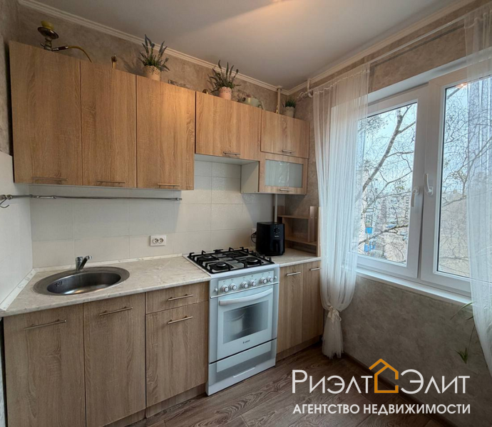 3-ех комнантная квартира на Домбровского