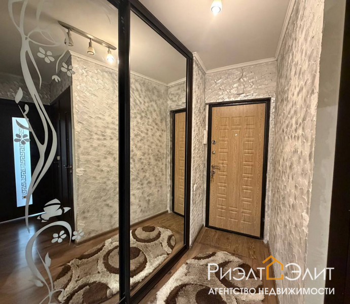 3-ех комнантная квартира на Домбровского